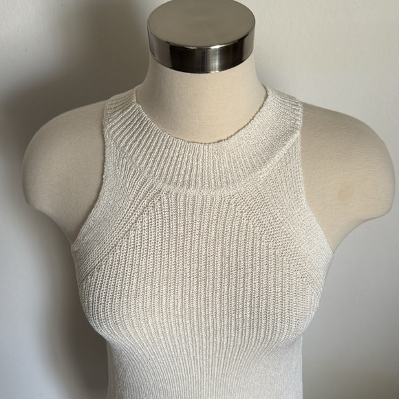 Classy White Blouse🤍 - Picture 2 of 6